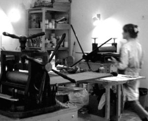 Florence Barbéris dans son atelier